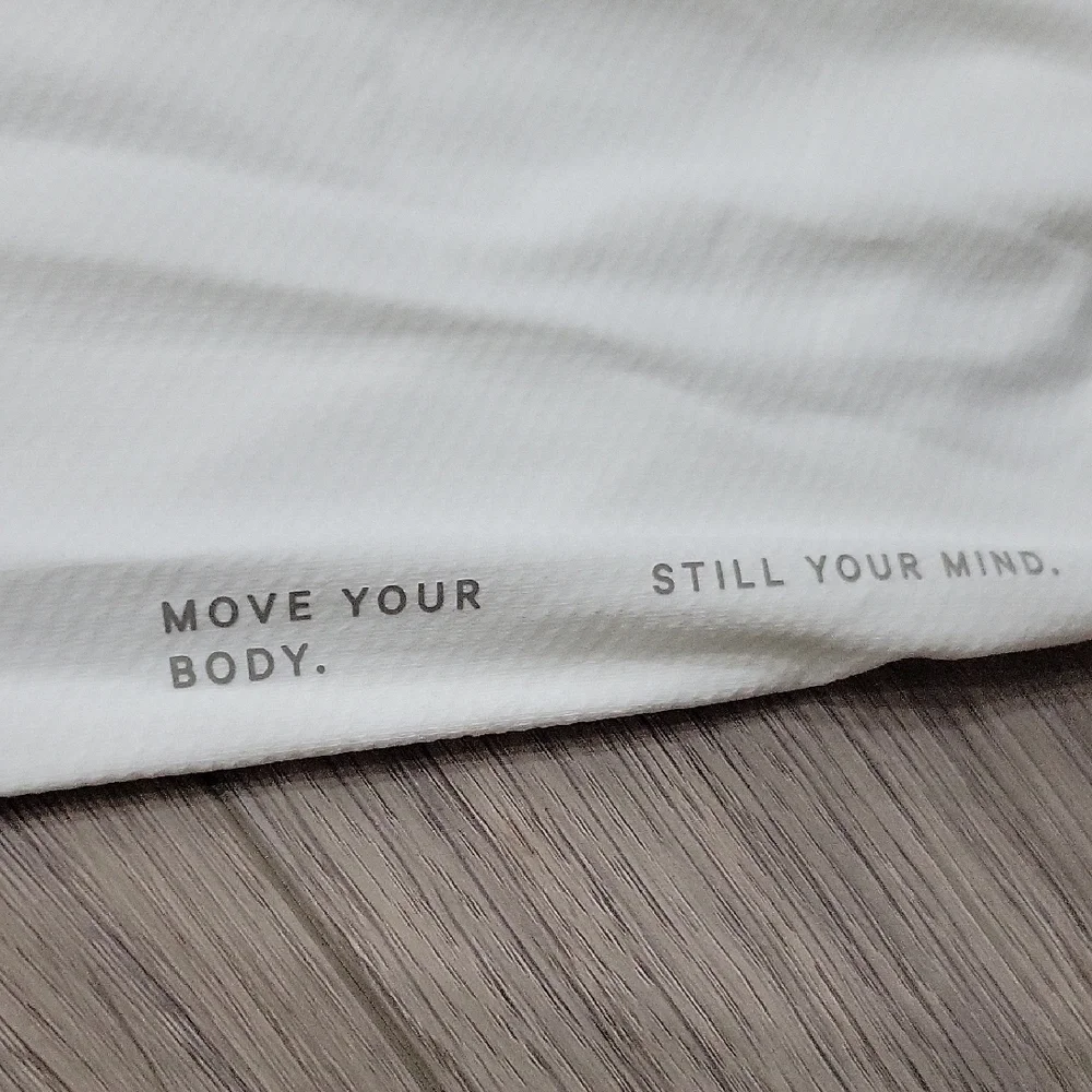 Lululemon Muscle Love Long Sleeve Shirt *Motif White Size 4 NWOT - Picture 4 of 5